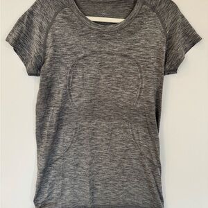 Lululemon Short Sleeve Swiftly Tech T-Shirt Womens Size 12 Light Gray